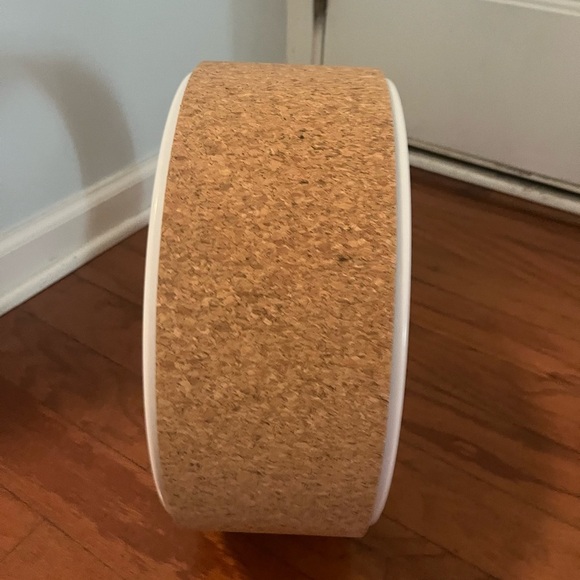 Cork Yoga Wheel - Natural and White - Picture 6 of 6